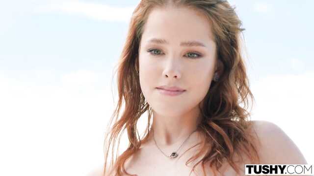 Анальная близость с миниатюрной гимнасткой