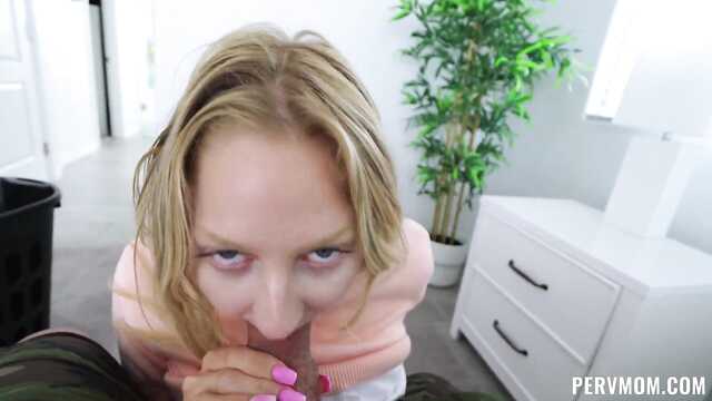 Устала наблюдать за мастурбирующим пасынком и дала