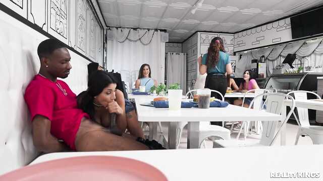 Вот такая должна быть встреча выпускников колледжа