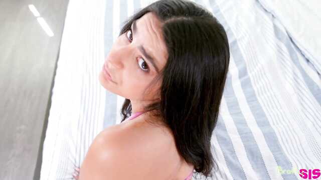 У сестрёнки свои планы на вечер