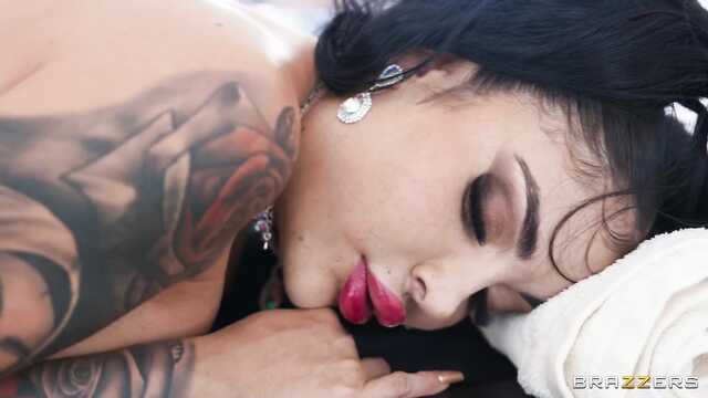 Массажная процедура для губастой милфы