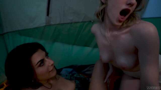 Лесбийские наклонности прекрасных туристок