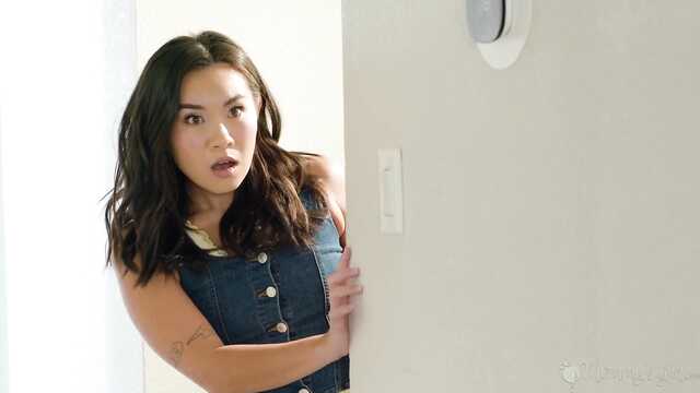 Падчерицы пробуют групповой лесби секс с мачехой