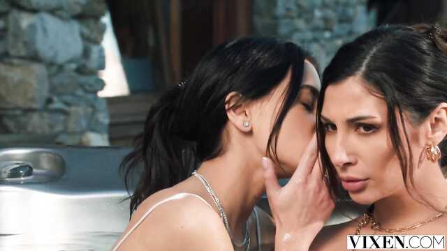 Соблазнительные умелицы поделили один ствол