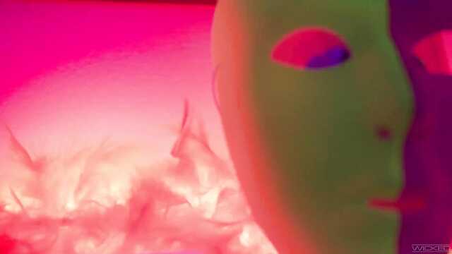 Лесбийский тройничок с проверенными временем игрушками