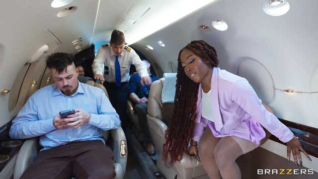 В самолёте тоже можно трахаться