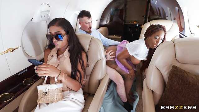 В самолёте тоже можно трахаться