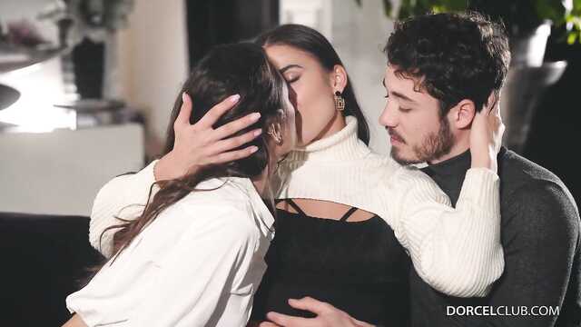 Секс с двумя нимфоманками доставляет удовольствие