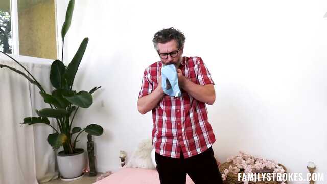 Падчерица соблазнила отчима и отдалась в пизденку