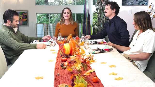 Сыновья помогают отцу трахать грудастую мамашу