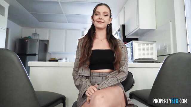 Нереальный соблазн от похотливой жены