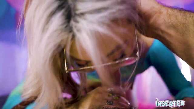 Возбуждаю себя пальчиками и присаживаюсь на хуй