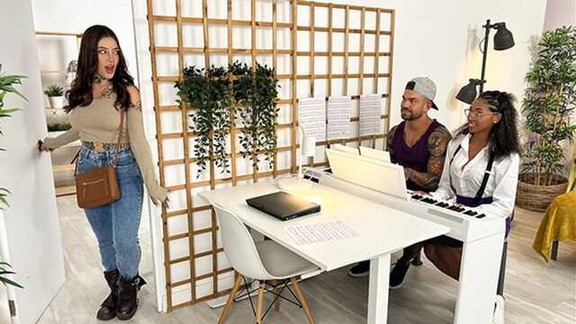 Занятия по музыке закончились сексом с репетитором