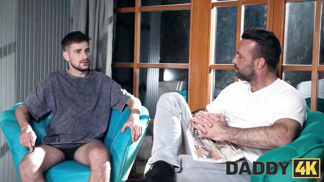 Забила на друга и переспала с любимым отцом