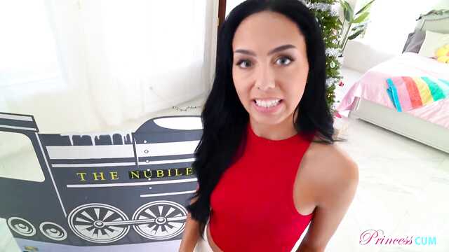 Подарила доставщикам новогодний групповой секс