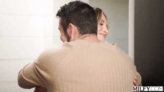 Сисястая мамка предпочитает глубокий анальный секс