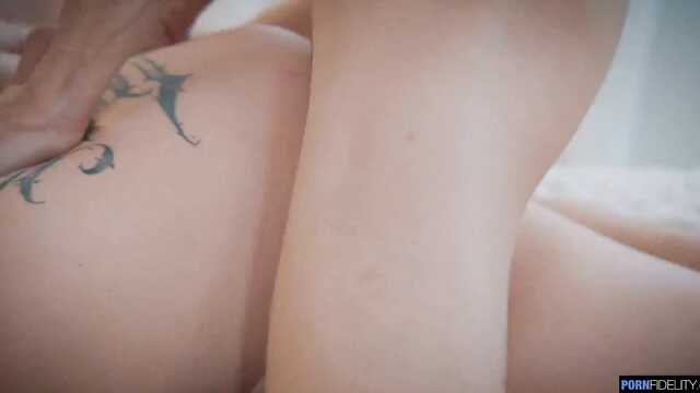 Для начала вылижи письку, а потом засади член