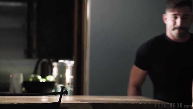 Выносливый папаша удовлетворяет дочку и жену