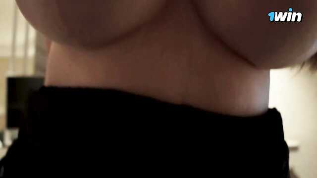 В номере отеля мачеха овладела членом пасынка