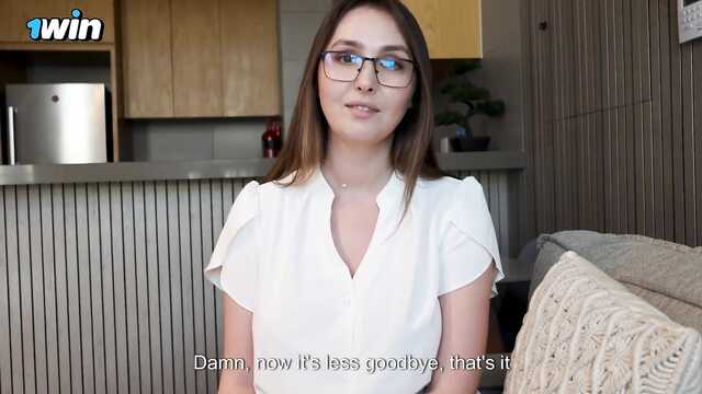 Мачеха показывает пасынку, как трахать женщину