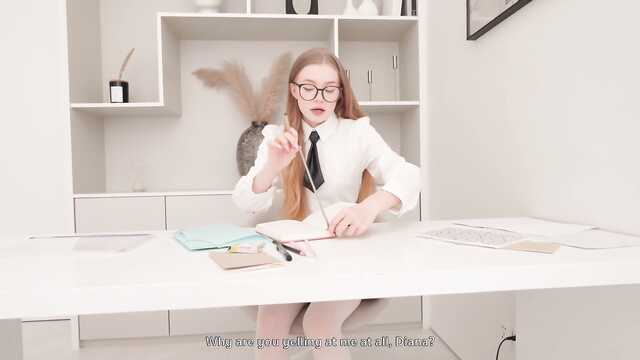 Влажная худышка ебется с клиентом в рабочее время