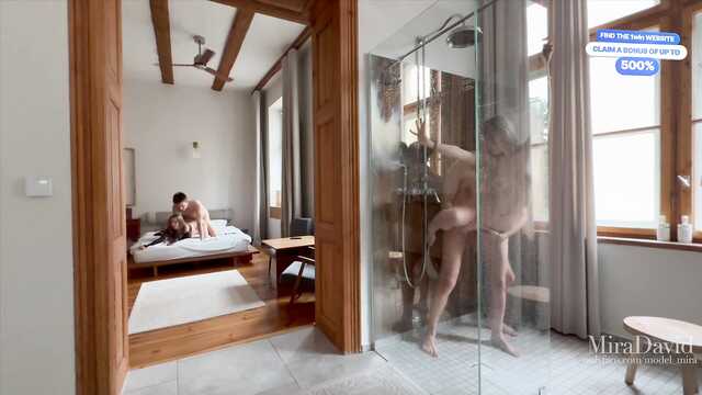 Мы ебемся на постели, пока друзья трахаются в душе