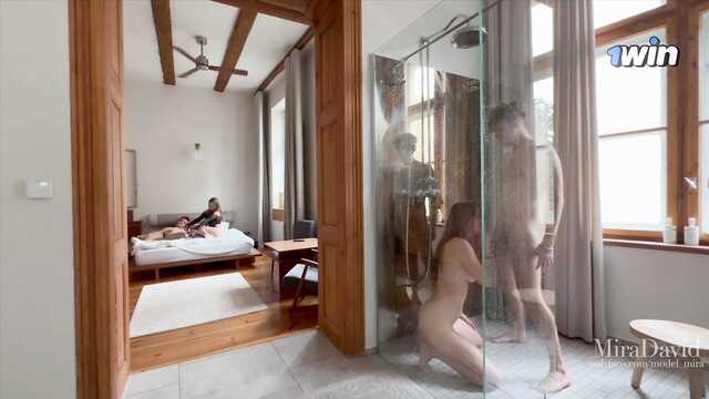 Мы ебемся на постели, пока друзья трахаются в душе