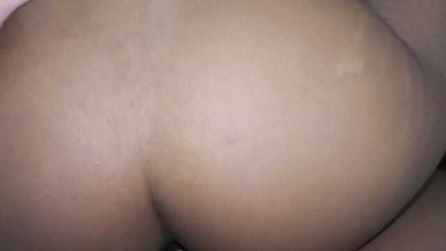 По очереди трахаю в письки мокреньких подруг