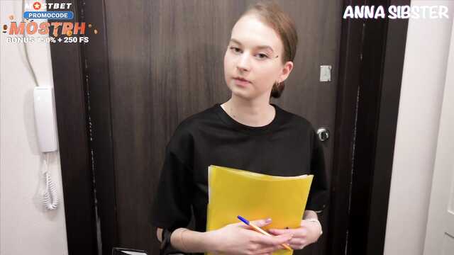 Дама из секс-шопа постучала в мою дверь и отдалась