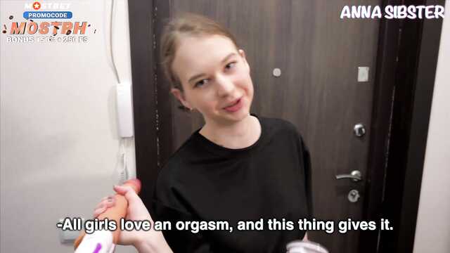 Дама из секс-шопа постучала в мою дверь и отдалась