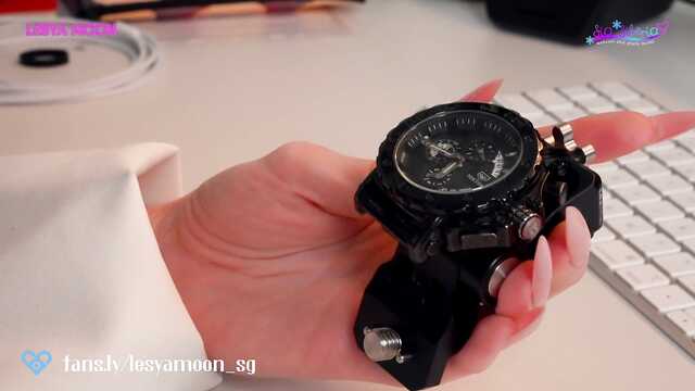 В разгар рабочего дня секретарши занялись сексом