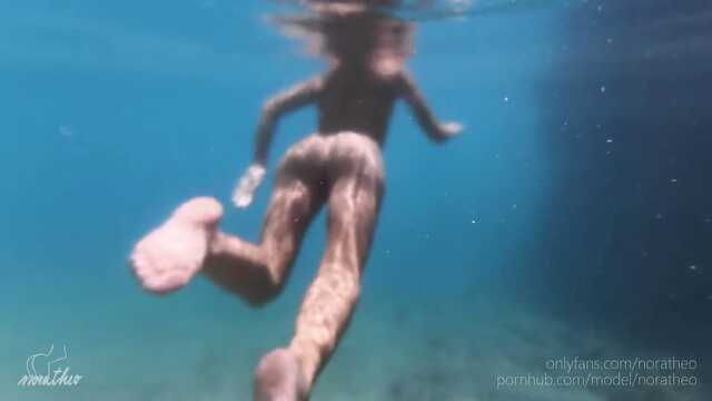 Любимый парень быстро кончил на общественном пляже