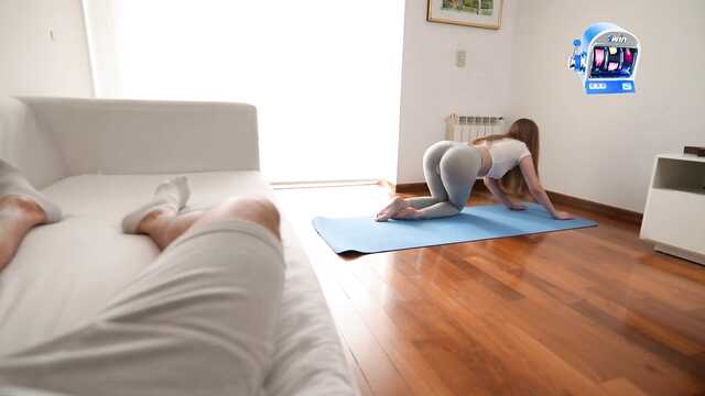 Хватит заниматься йогой, у братика встал на тебя