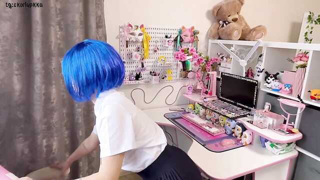Миниатюрная подруга любит ролевой секс и косплей