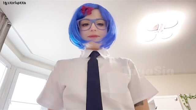 Миниатюрная подруга любит ролевой секс и косплей