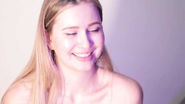 Красивый домашний массаж больших натуральных сисек