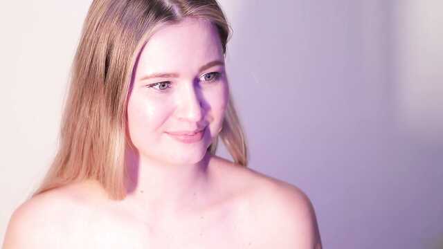 Красивый домашний массаж больших натуральных сисек