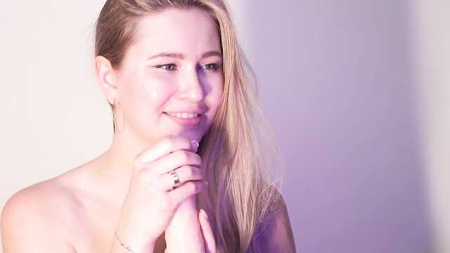 Красивый домашний массаж больших натуральных сисек