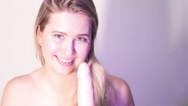 Красивый домашний массаж больших натуральных сисек