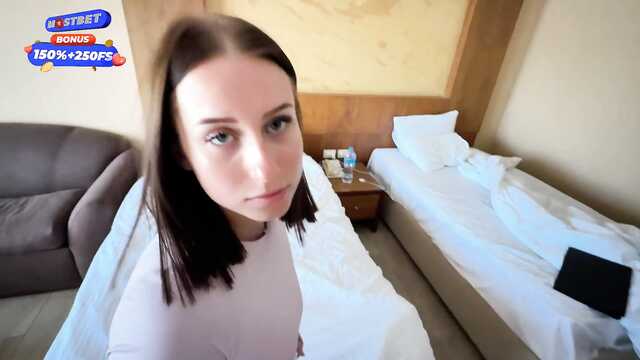 Сексуальная менеджер отеля ебется с постояльцем