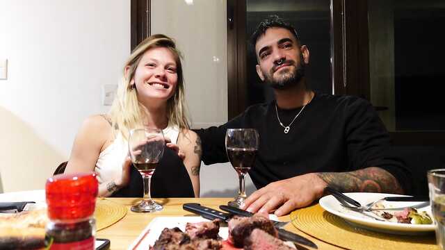 Голый европеец впервые пробует азиатскую киску