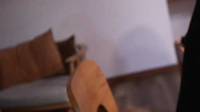 Голый европеец впервые пробует азиатскую киску