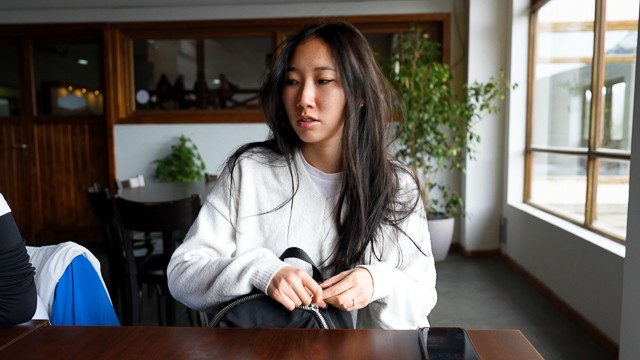 Сексуальное путешествие азиатки: трах в номере