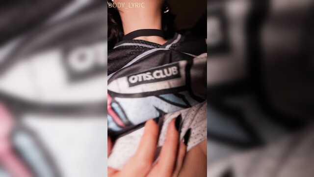 Очень круто вставлять между ног сводной сестре