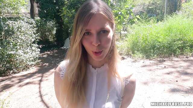 Киска стала горячей, когда незнакомец показал член