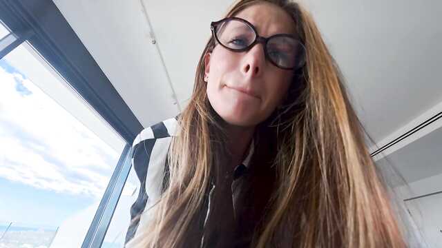 Мокрая русская мачеха делает пасынку приятно