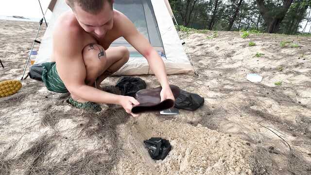 Мечта любой девушки - романтичный секс в палатке