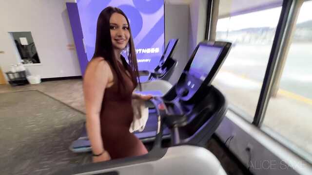 Туалет стал местом ебли спортсменки и тренера