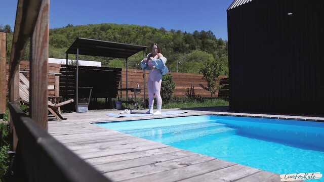 Я занималась йогой, а наглый сосед подсматривал