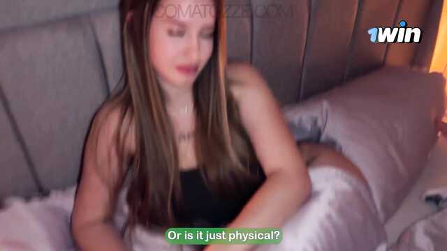 Я застал свою сводную сестру за мастурбацией киски